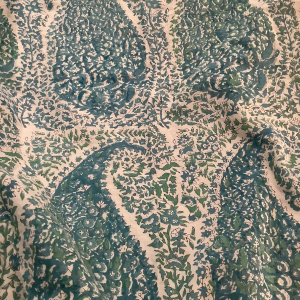 NWOT Tahari Paisley Reversible Duvet